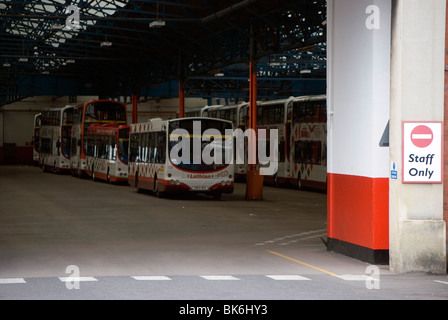 Gli autobus Lothian principale deposito di autobus di Edimburgo. Foto Stock