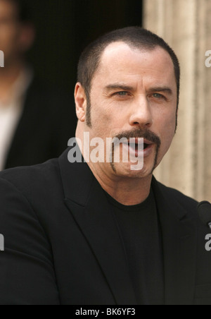 JOHN TRAVOLTA MICHAEL D. EISNER Hollywood Walk of Fame HOLLYWOOD LOS ANGELES STATI UNITI D'AMERICA 25 Aprile 2008 Foto Stock