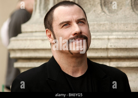 JOHN TRAVOLTA MICHAEL D. EISNER Hollywood Walk of Fame HOLLYWOOD LOS ANGELES STATI UNITI D'AMERICA 25 Aprile 2008 Foto Stock