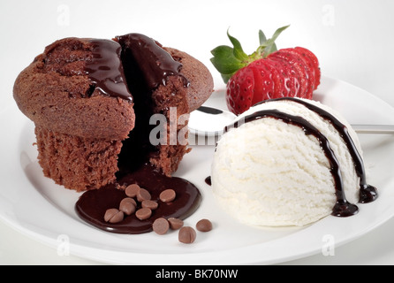 Souffle di cioccolato con gelato Foto Stock