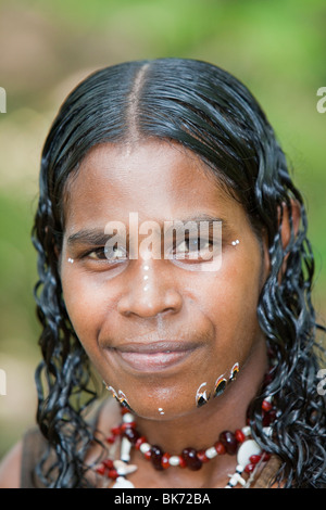 Un aborigeno lady al Tjapukai Aboriginal Park vicino a Cairns, Queensland, Australia. Foto Stock