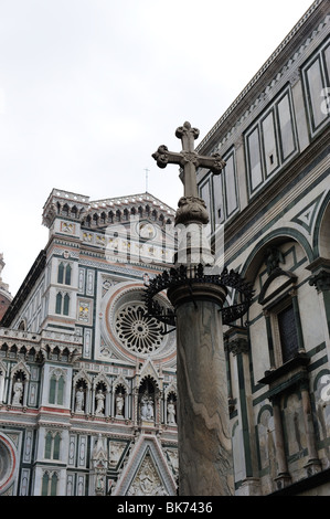 Basilica di Santa Maria del Fiore e il Battistero di Firenze Italia Foto Stock