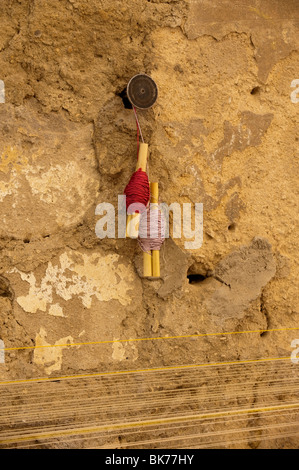 Filati per tessitura su strada, Fes, Marocco. Foto Stock