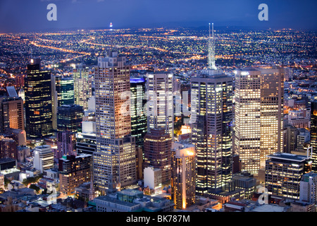 Città di Melbourne di notte dalla piattaforma di visualizzazione nell'Eureka Tower Foto Stock