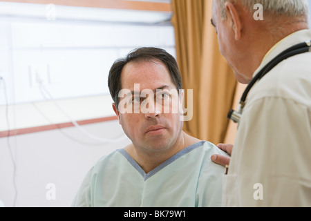 Il paziente e il medico Foto Stock