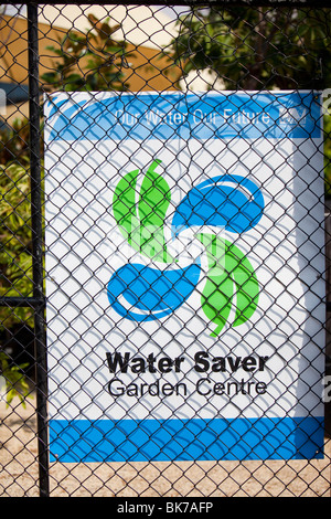 Acqua misure di conservazione essendo usato da un vivaio di Melbourne a causa della siccità in corso. Foto Stock