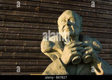 Busto di Sir Peter Scott al Caerlaverock Wildlfowl e wetlands centre Foto Stock