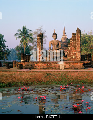 Wat Mahathat in Sukhothai, Sito Patrimonio Mondiale dell'UNESCO, Thailandia, Sud-est asiatico, in Asia Foto Stock