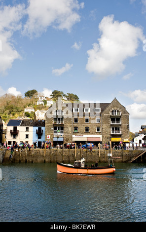 Una barca a vela fino al fiume Looe in Cornovaglia. Foto di Gordon Scammell Foto Stock