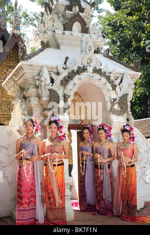 Thai ragazze in costume di un festival a Chiang Mai, Thailandia, Sud-est asiatico, Asia&#10,&#10, Foto Stock