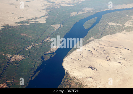 Vista aerea del fiume Nilo vicino a Aswan Foto Stock