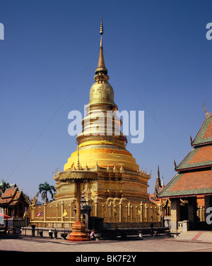 Wat Phra That Hariphunchai, costruito nel 1448, Lamphun, Thailandia, Sud-est asiatico, in Asia Foto Stock