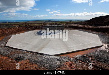 Fondazioni in acciaio e calcestruzzo Dettagli della costruzione delle turbine eoliche Tullo, Laurencekirk, Aberdeenshire, Scozia, Regno Unito Foto Stock
