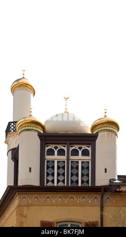 Moschea con minareti; Neuchatel, Svizzera. Charles Lupica Foto Stock