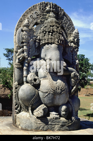 Ganesh, Hoysala arte presso il tempio di Halebid, Mysore, India, Asia Foto Stock