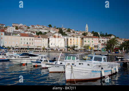 Le barche nel porto di Mali Losinj sull isola di Losinj nel Quarnaro, Croazia, Adriatico, Europa Foto Stock