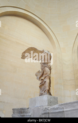 Francia Paris Louvre arte da museo la Vittoria Alata di Samotracia dea greca marmo Nike Foto Stock