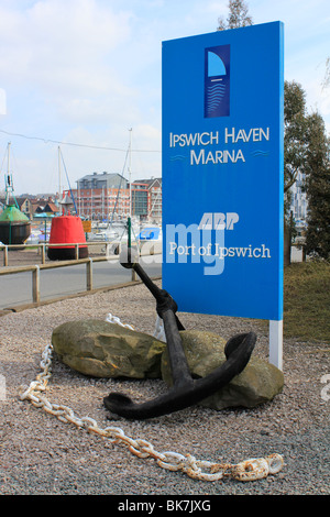 Aperto nel 2000, Ipswich Haven Marina è il pluripremiato 250 ormeggi di impianto situato nella darsena del porto di Ipswich. Foto Stock