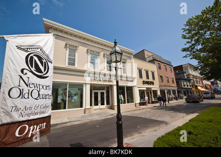 Newport il vecchio quartiere di segno e di eleganti negozi e strada di ciottoli di popolari Thames Street nel quartiere storico di Newport, Rhode Island, STATI UNITI D'AMERICA Foto Stock