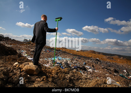 Imprenditore presso British discarica Foto Stock