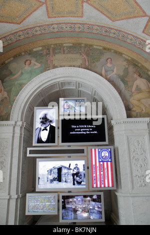 Washington DC, Capitol Hill, Biblioteca del Congresso, edificio Thomas Jefferson, architettura Beaux Arts, ornate, istituzione, Minerva of Peace Mosaic, aquila, plas Foto Stock