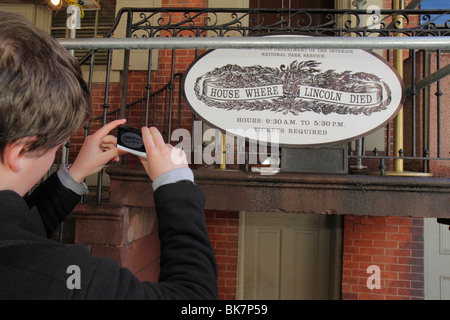 Washington DC, 10th Street NW, storico punto di riferimento, Peterson casa, dove il presidente Abraham Lincoln è morto, segno, studenti assassinio, Ford Theater si Foto Stock