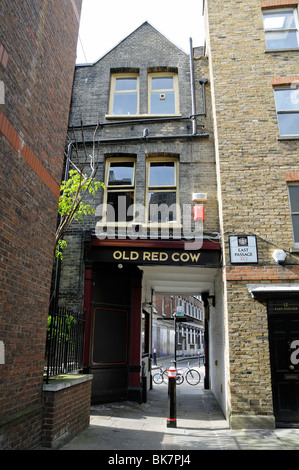 Old Red Cow public house Long Lane Smithfield City di Londra Inghilterra REGNO UNITO Foto Stock