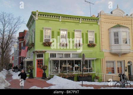 Washington DC Washingto, D.C., Georgetown, o Street, quartiere storico, città universitaria, gentrification, angolo, negozio di antiquariato, adulti donna donna donne female Foto Stock