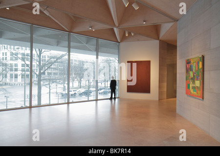 Washington DC, National Mall, National Gallery of Art, East building, architetto I. M. Pei, museo, mostra collezione moderna, contemporanea, vetro w Foto Stock