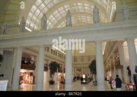 Washington DC, Union Station, 1907, stazione ferroviaria storica, architettura Beaux Arts, soffitto a volta, struttura di trasporto intermodale, principale, centurion stat Foto Stock