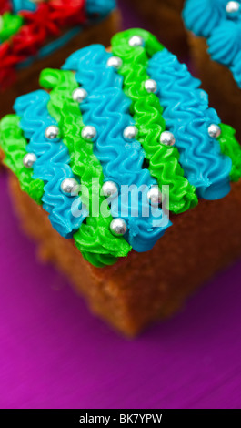 In casa square singoli Iced Cakes Foto Stock