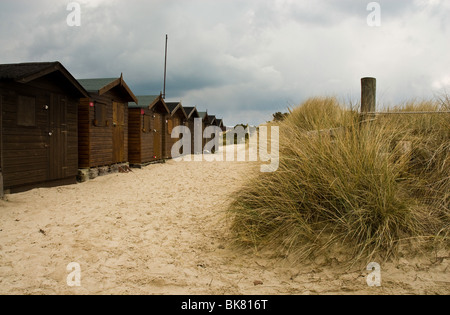 Le dune di sabbia e spiaggia di capanne, Studland Bay, Dorset, Regno Unito Foto Stock