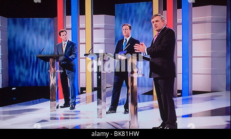 I parlamentari del primo dibattito elettorale televisivo, il MP (L-R) Nick Clegg, David Cameron, Gordon Brown il 15 aprile 2010. 2010S REGNO UNITO HOMER SYKES Foto Stock