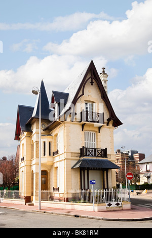 Tradizionale Francese della Normandia architettura della casa a Deauville, Normandia Francia Foto Stock