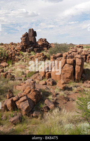 Parco giochi giganti formazioni rocciose nei pressi di Keetmanshoop, Namibia, Africa Foto Stock