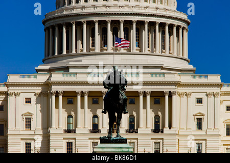 Noi Capitol Building con la statua di Ulisse S. Grant in primo piano, Washington DC, Stati Uniti d'America Foto Stock