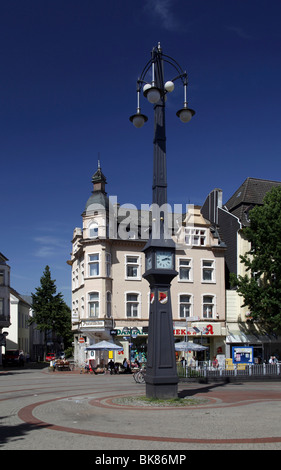 Edifici guglielmino nel Hoerde centro distretto con orologio'Schlanke Mathilde", "sottile" Matilde, Dortmund, Nord Rhine-Westp Foto Stock