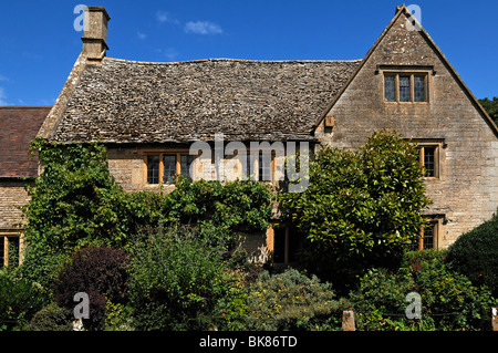 Tipica casa di pietra in Cotswolds, Armscote, Warwickshire, Inghilterra, Regno Unito, Europa Foto Stock