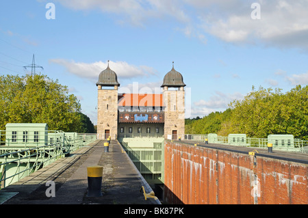 Vecchio albero di blocco, Henrichenburg boat lift, Schleusenpark, Waltrop bloccare Park, Vestfalia Museo Industriale, percorso di industriale H Foto Stock