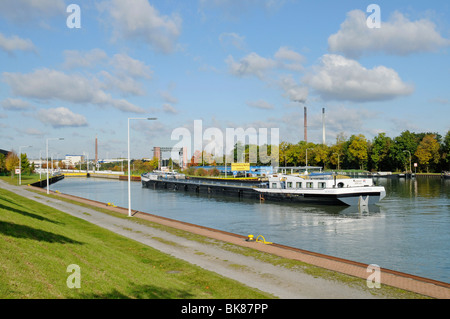 Nave da carico, Henrichenburg boat lift, Schleusenpark, Waltrop bloccare Park, Vestfalia Museo Industriale, percorso di industriale Herit Foto Stock