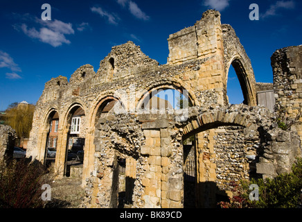 Rovine della sala dell'infermeria, dove i monaci malati utilizzato a risiedere nella Cattedrale di Canterbury, Kent, Regno Unito. Foto Stock