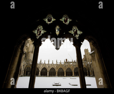 La Cattedrale di Canterbury e coperto di neve in Canterbury Kent, Regno Unito. Foto Stock