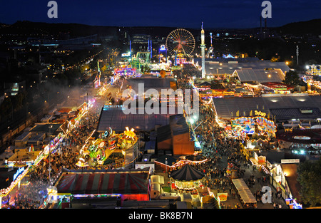 Vista notturna, affacciato Cannstatt Festival, Stoccarda Festa della Birra di Stoccarda, Baden-Wuerttemberg, Germania, Europa Foto Stock