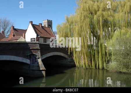 Ponte di FYE, a Norwich. Uno dei più antichi ponti in città e nei tempi medievali, il sito di un sgabello ducking. Foto Stock