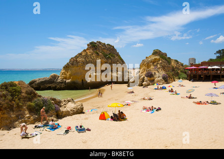Praia dos Tres Irmaos vicino a Alvor, Algarve, Portogallo, Europa Foto Stock