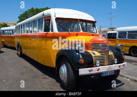 Tipico autobus a La Valletta, Malta, Europa Foto Stock