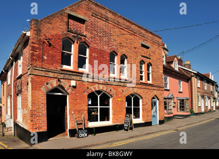 WIVENHOE, ESSEX, Regno Unito - 17 APRILE 2010: Corner House Coffee Shop nel villaggio Foto Stock