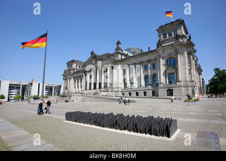 Memorial presso il Palazzo del Reichstag a Berlino, Germania, Europa Foto Stock