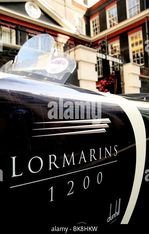 Jaguar C tipo al di fuori della Londra Alfred Dunhill club in Mayfair per lanciare il sudafricano L'Omarins Rally Foto Stock