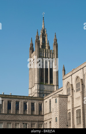 Mitchell Hall spire, Marishal College da West North Street, Aberdeen, Scozia Foto Stock